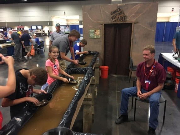 Mora Panning for Gold at Summer FUN Show 2016